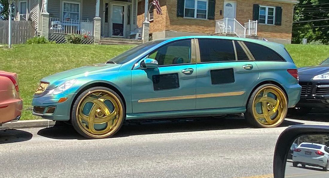 Странный Mercedes