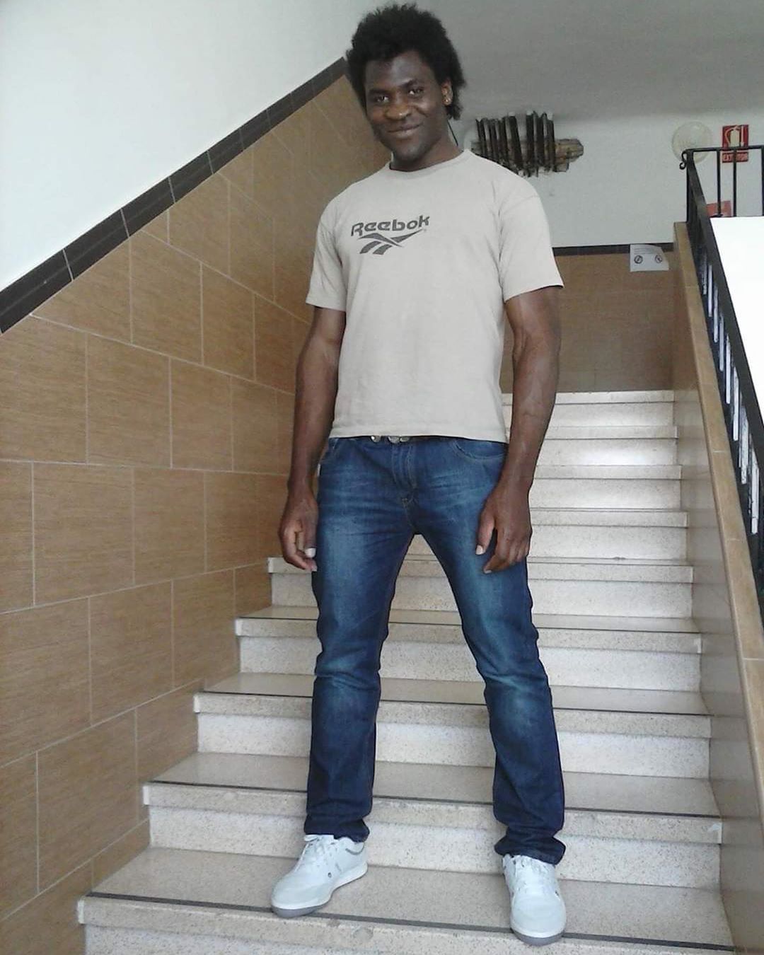 Знаменитий боєць UFC Френсіс Нганну розповів про в'язницю та здивував фанатів старим фото