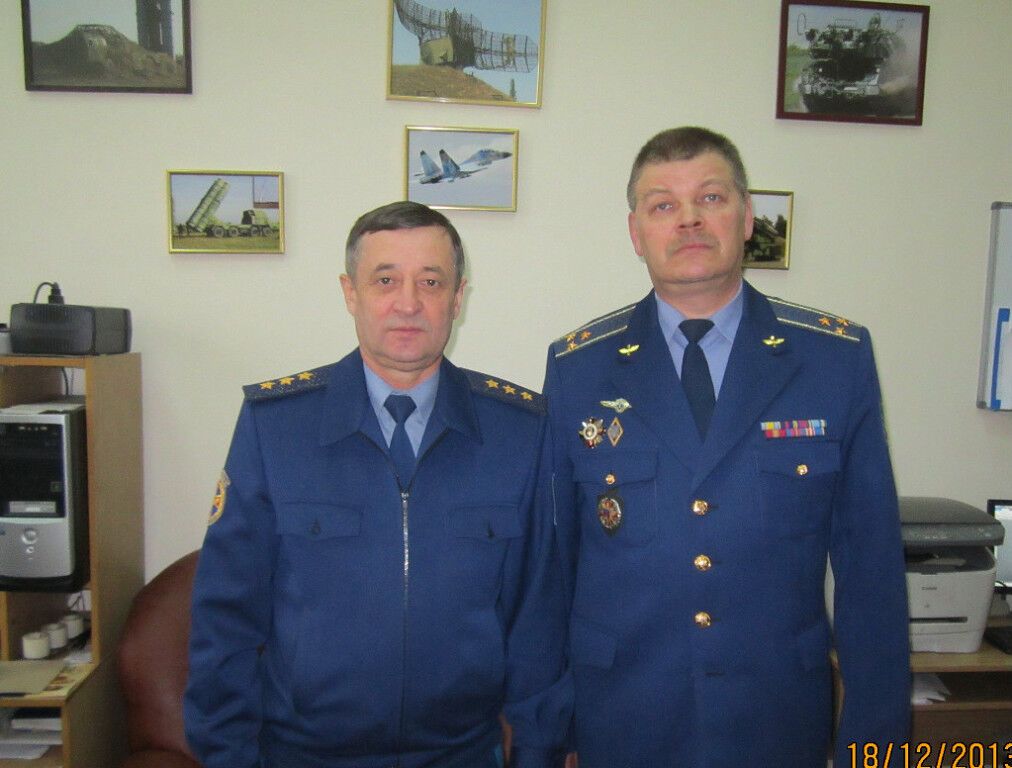 Николай Романов (справа)