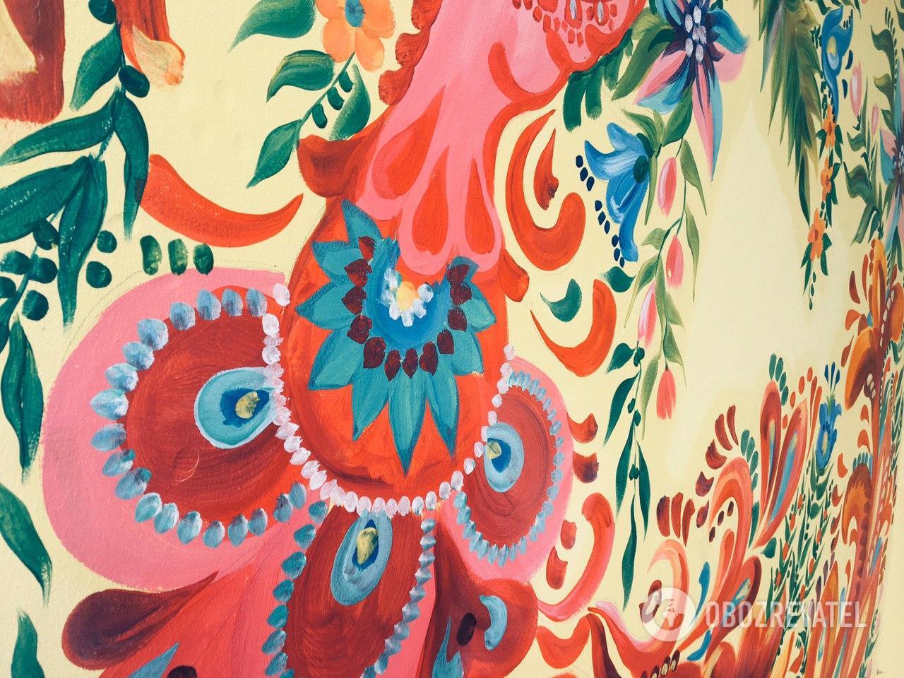 Петриковская роспись - это смелые мазки и яркие цвета