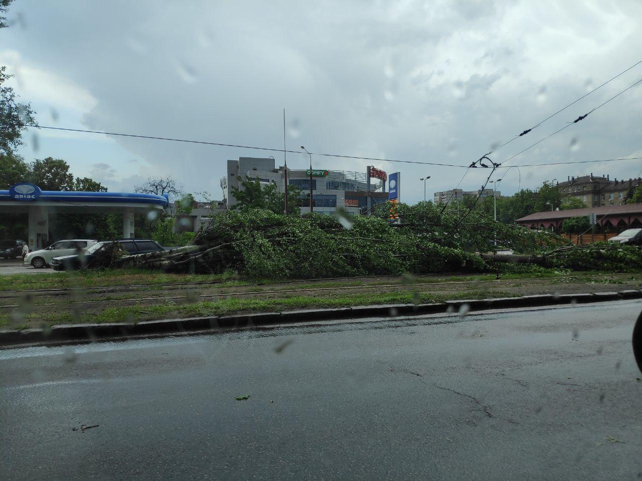 Днепр накрыл ливень с градом