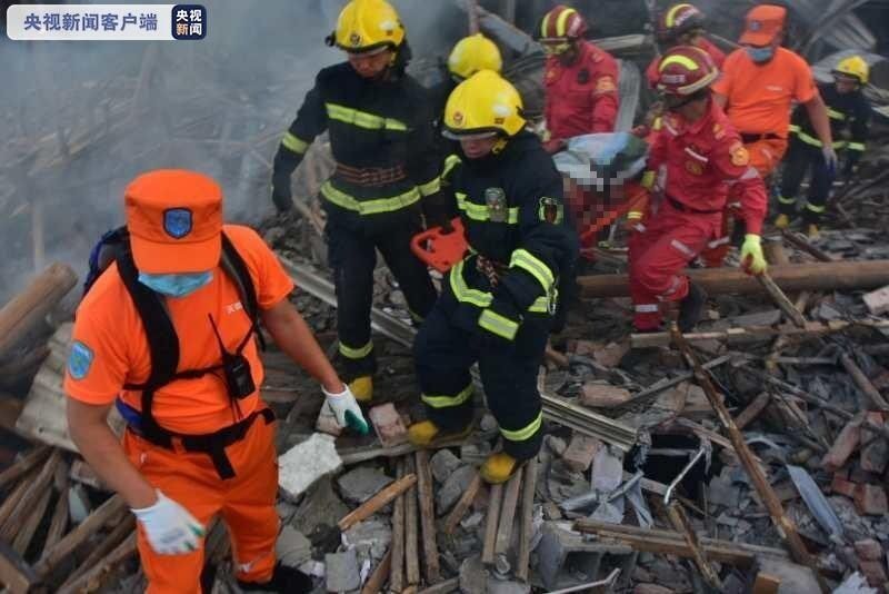 В Китае взорвался бензовоз и пролетел над домами: 19 погибших, более сотни пострадавших. Фото и видео 18+