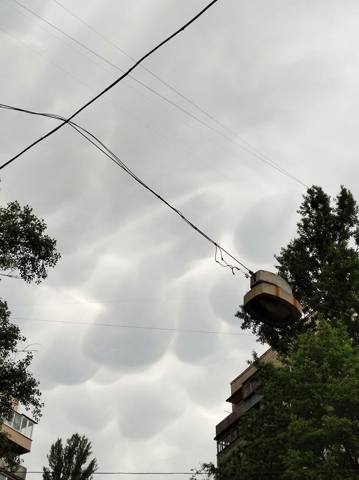 Над Києвом помітили "зловісні" хмари: вражаючі фото