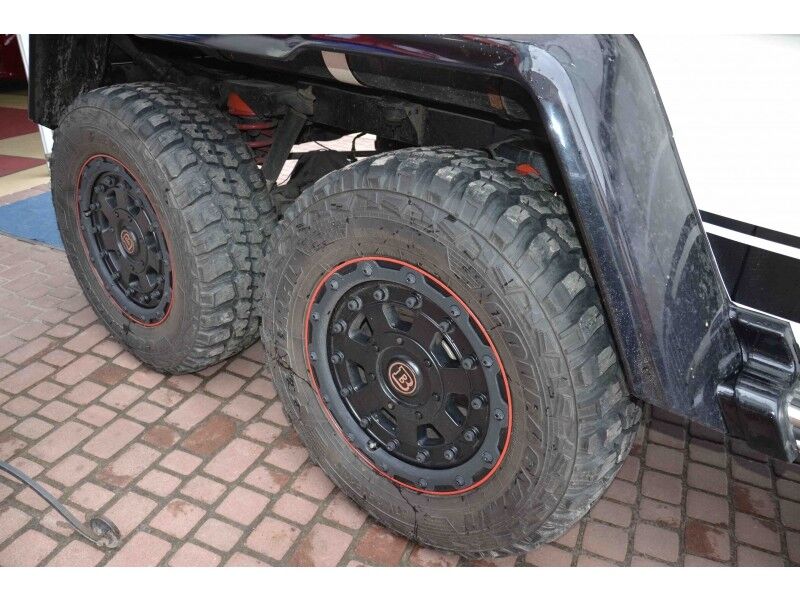 Копія 6-колісного Mercedes G-Class