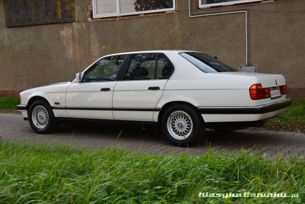 Идеальная BMW 7-Series в кузове E32