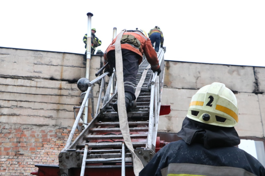 Пожежа на складах у Дніпрі