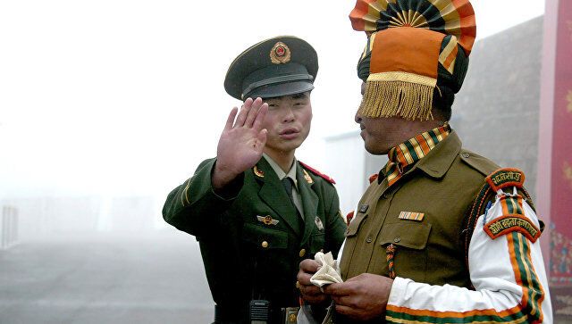 Китайский и индийский пограничник