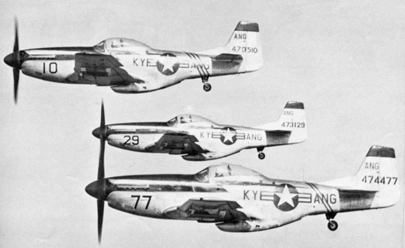 Истребители F-51D Mustang из эскадрильи, в которой служил Мантелл