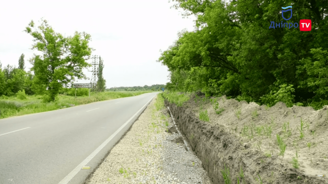 Нова траса Вільне-Орловщина за 300 млн грн почала руйнуватися