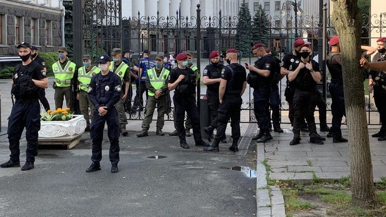 Правоохранители регулируют протесты в центре Киева