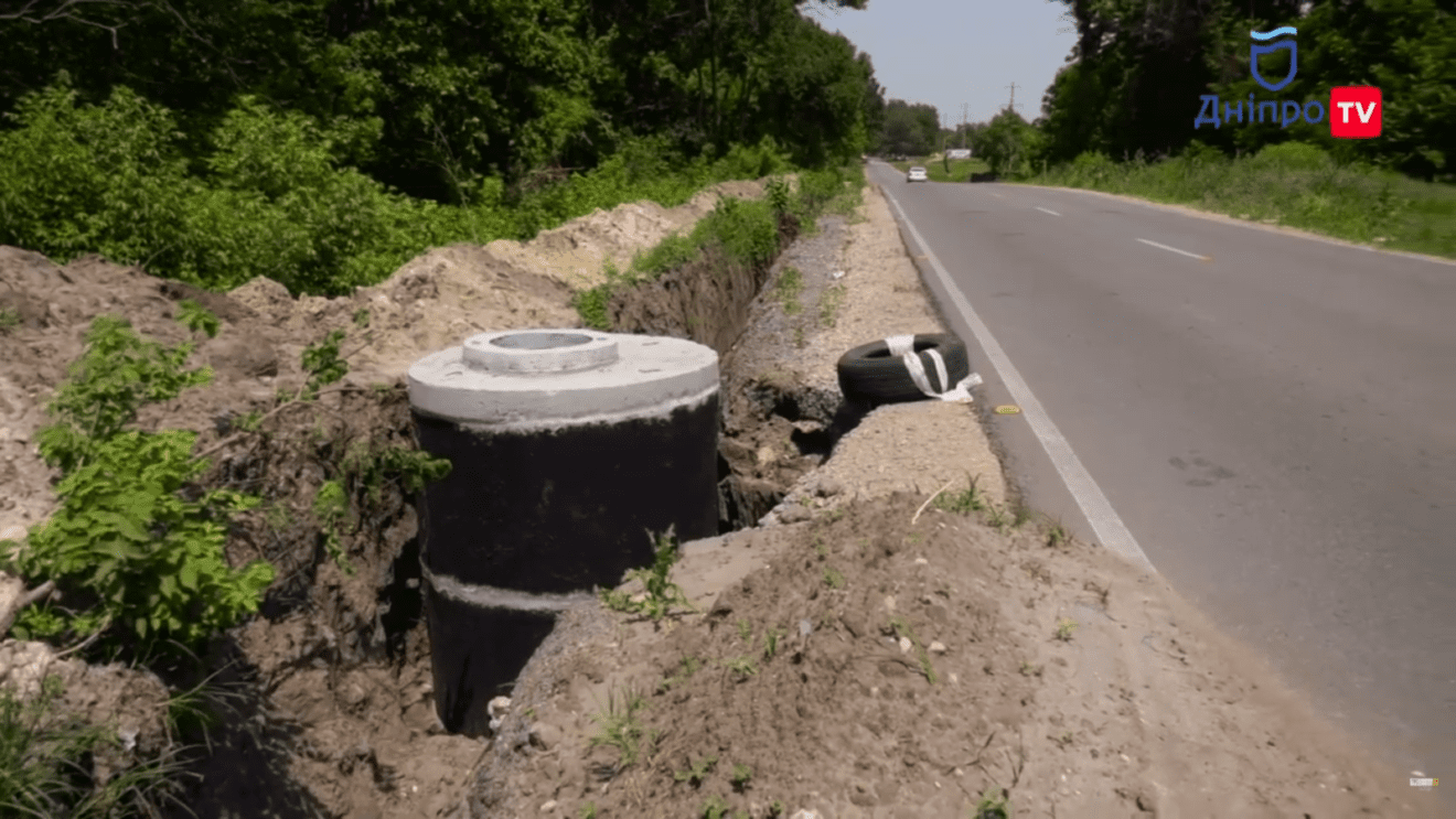 Нова траса Вільне-Орловщина за 300 млн грн почала руйнуватися