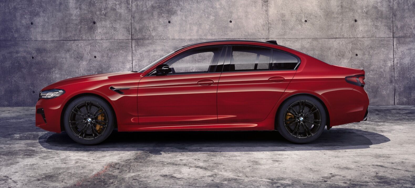 Оновлена ​​BMW M5 2021