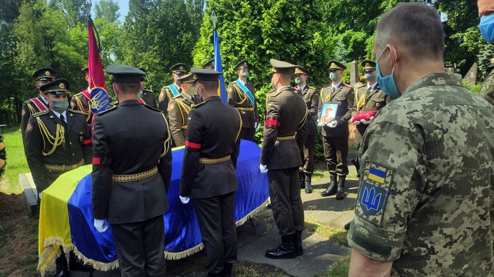 Добрянского похоронили на Аллее Героев