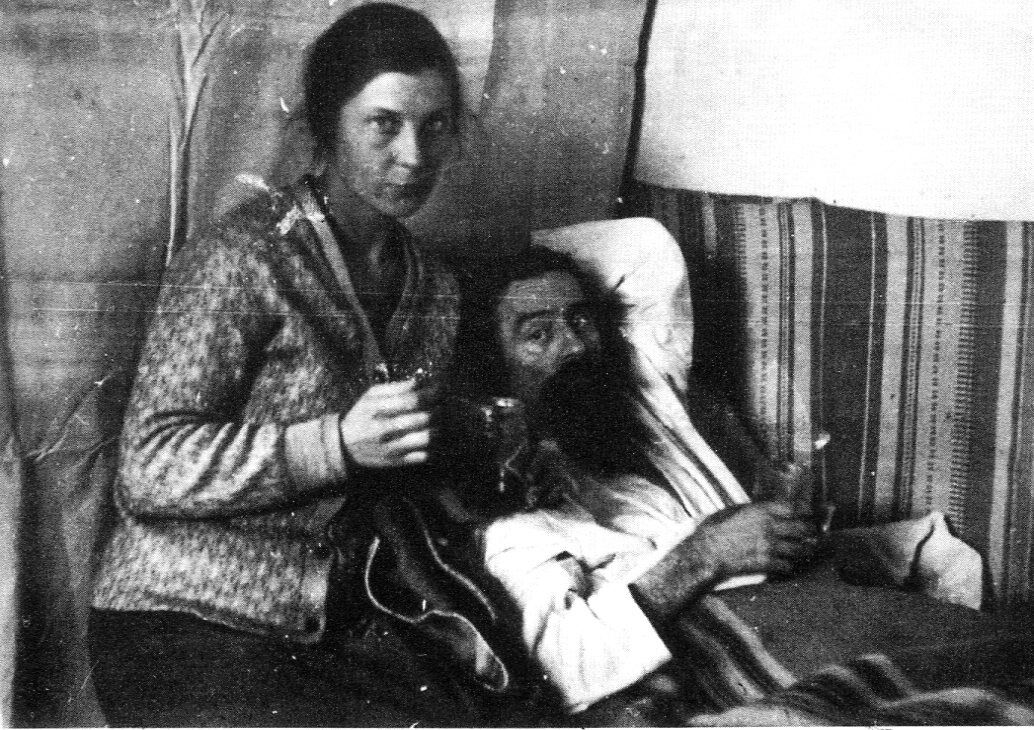 Казимир Малевич з третьою дружиною Наталею Манченко. Одне з останніх прижиттєвих фото художника, 1935, Ленінград