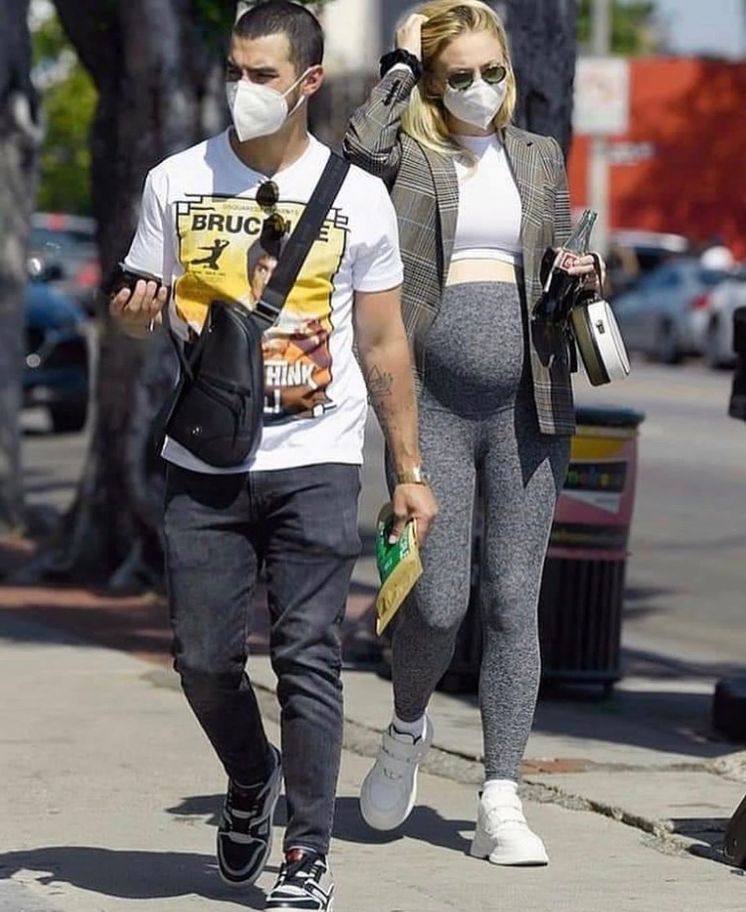 Вагітна Софі Тернер з чоловіком Джо Джонасом (джерело – Instagram-акаунт – Themoodmagazine)