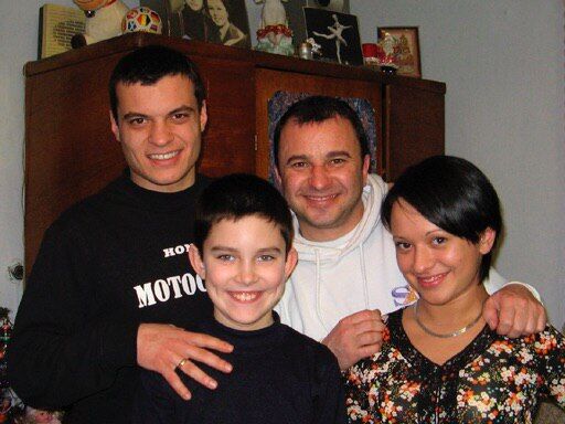 Виктор Павлик с сынами Александром и Павлом и дочерью Кристиной (источник – Instagram Виктора Павлика)