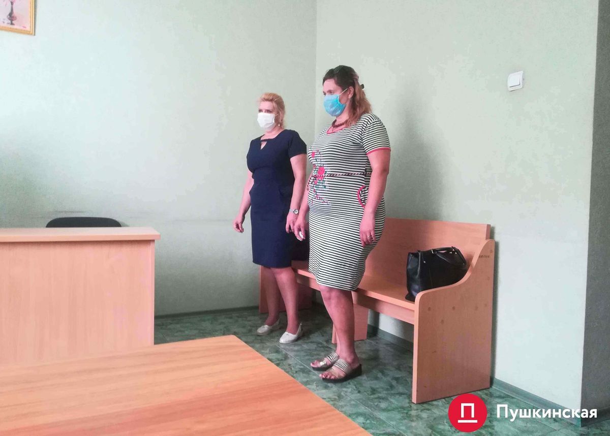 Воспитательницы Наталья Долинская и Андриана Кальчевская в Малиновском районном суде Одессы во время вынесения приговора