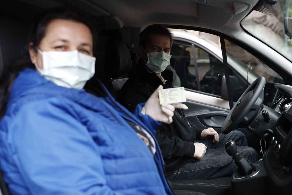 Кличко передав сучасні авто двом будинкам сімейного типу в Києві