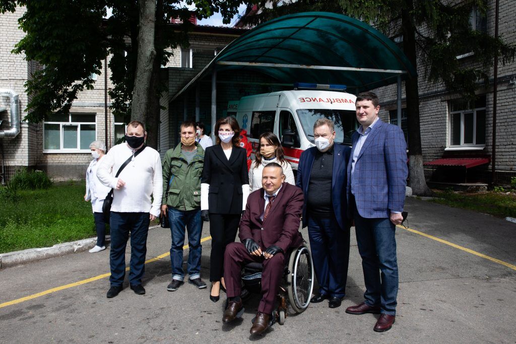 Фонд Порошенка передав одні з найкращих ІФА-тестів на COVID-19 та обладнання у лікарні Київщини