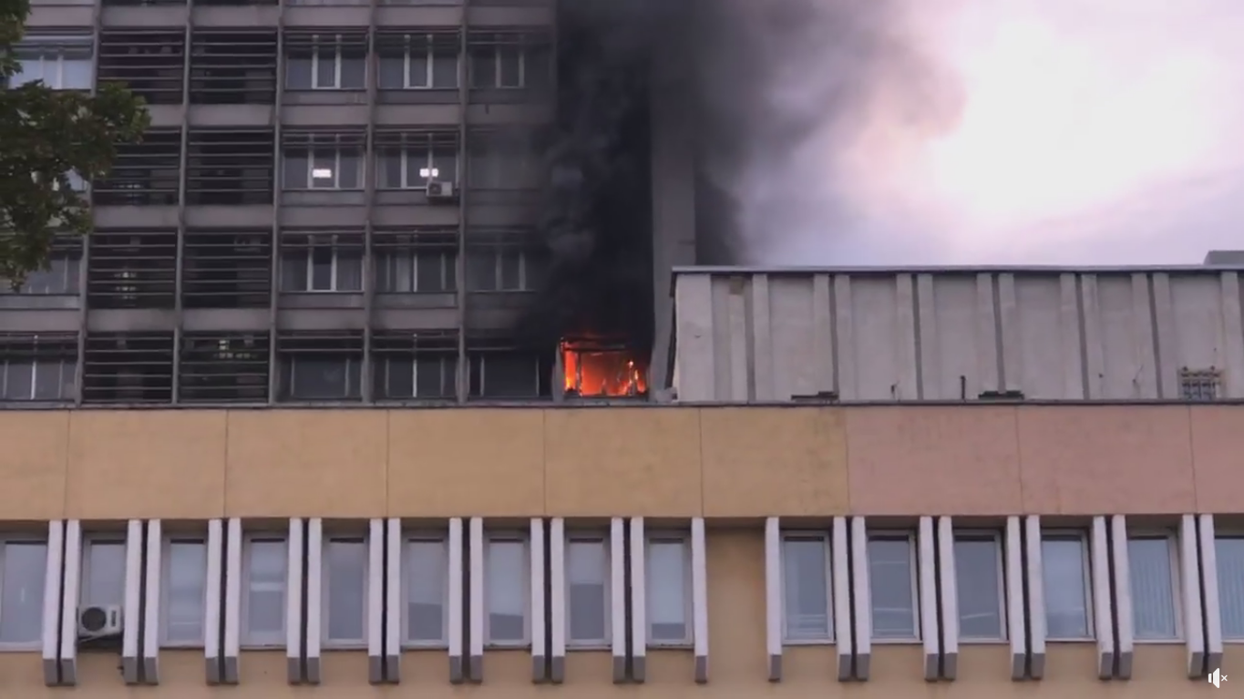 В центре столицы горел "Киевпроект": фото, видео, все подробности
