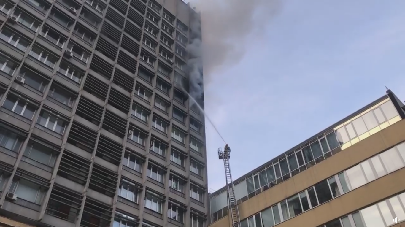 В центре столицы горел "Киевпроект": фото, видео, все подробности