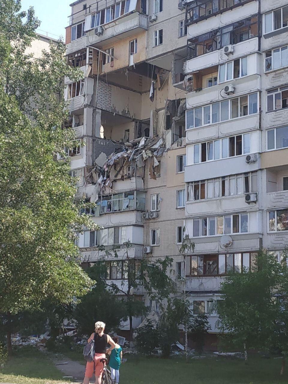 Разрушенные этажи многоквартирного дома