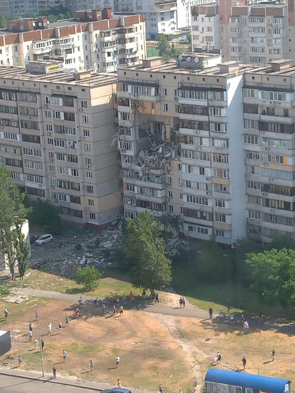 Наслідки вибуху в багатоповерхівці Києва