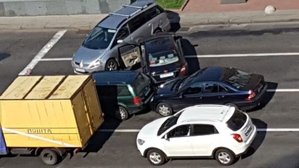В центре Киева в ДТП столкнулись четыре авто