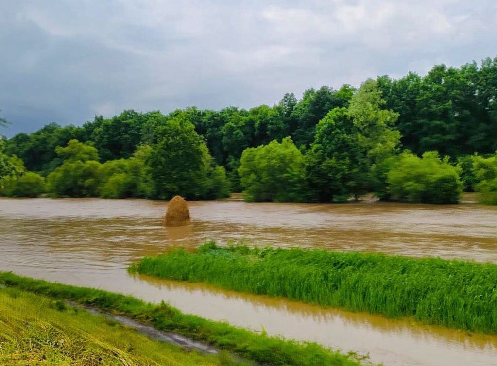 Последствия наводнения на Прикарпатье и Буковине