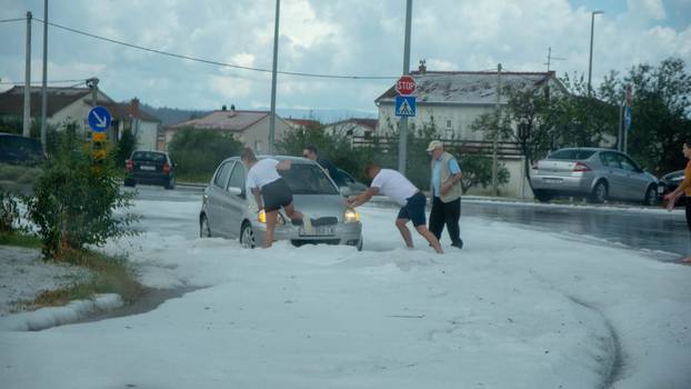 В Хорватии выпал снег