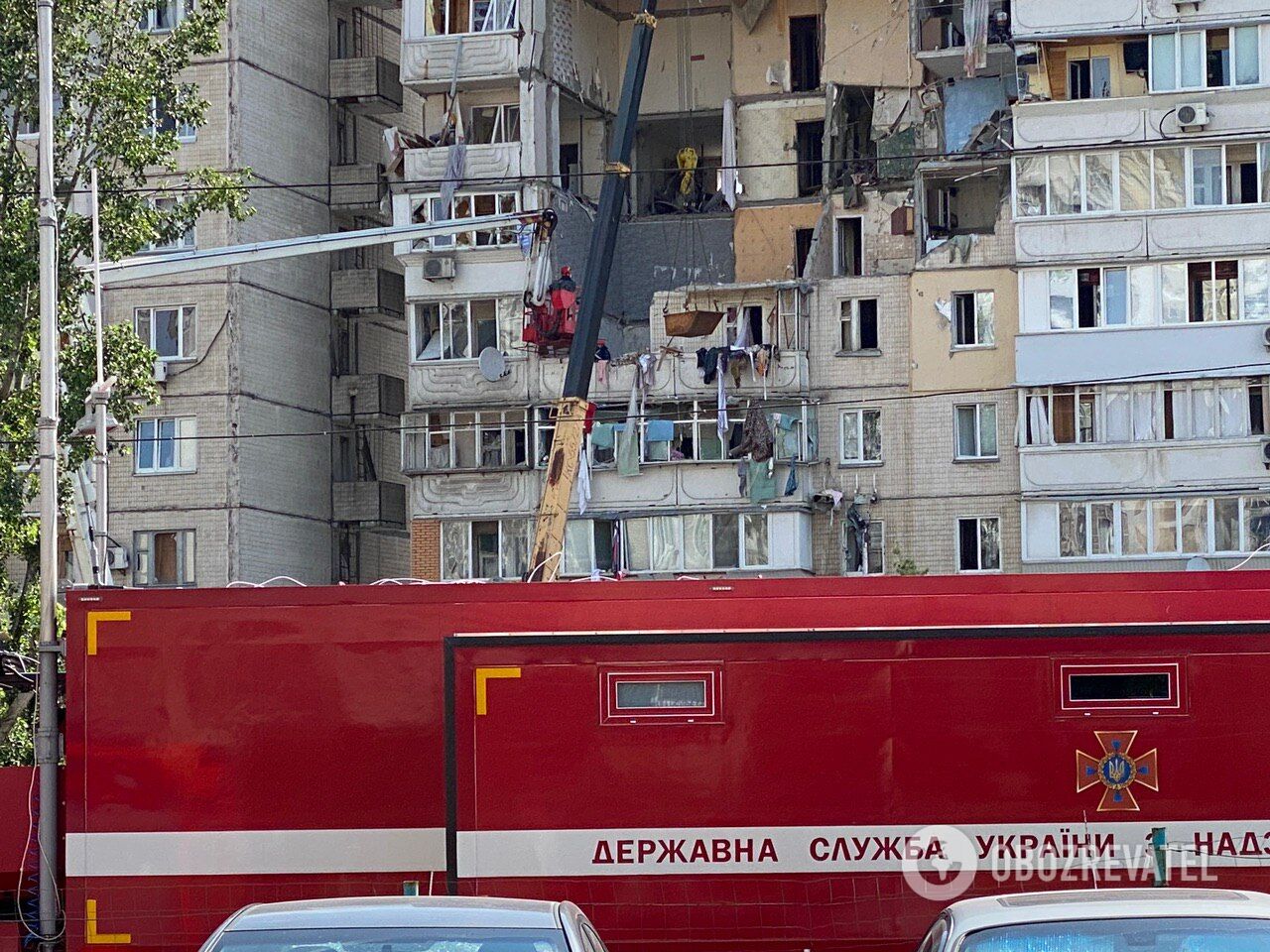 Під завалами будинку на Позняках у Києві шукають людей