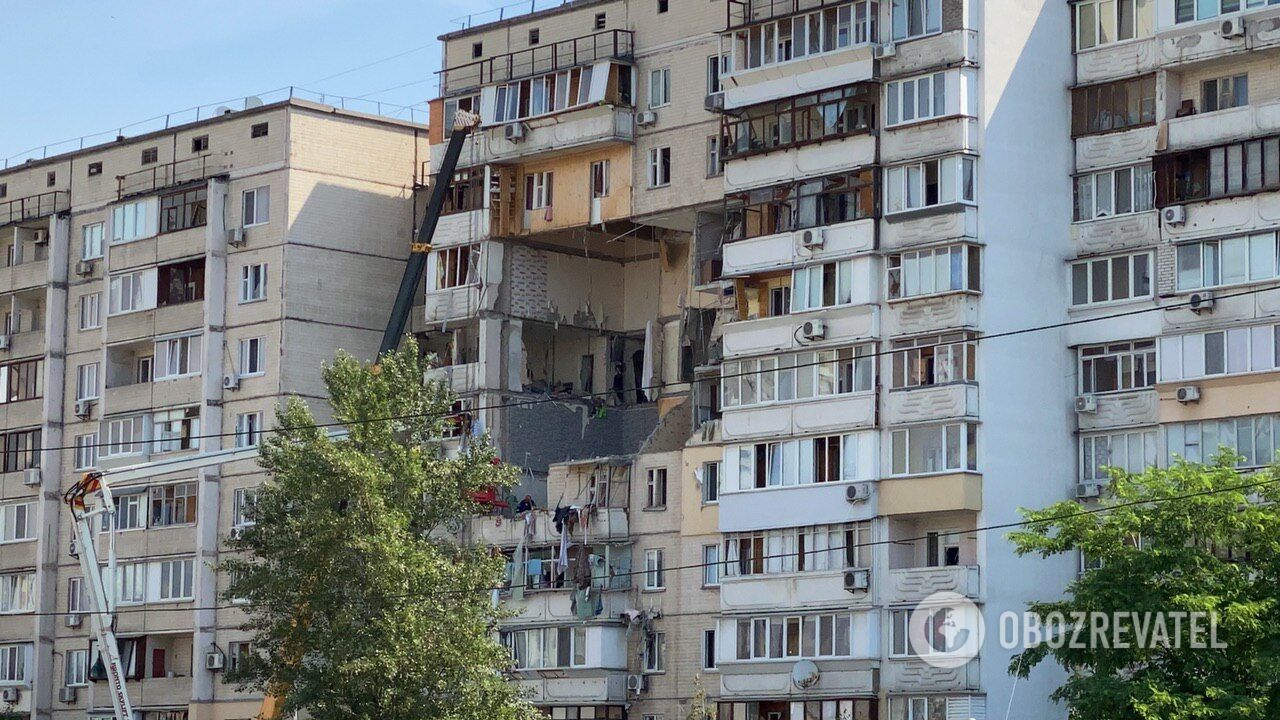 Под завалами дома на Позняках в Киеве ищут людей