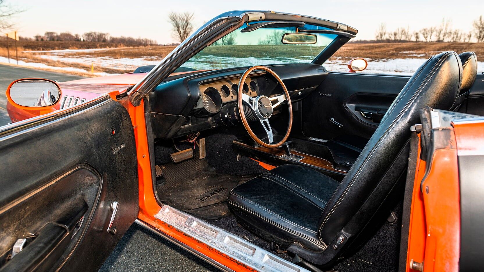 Салон Plymouth Cuda спустя 35 лет сохранился очень хорошо.