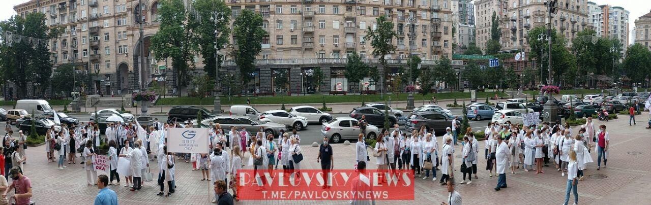 В Киеве на митинг вышли медики