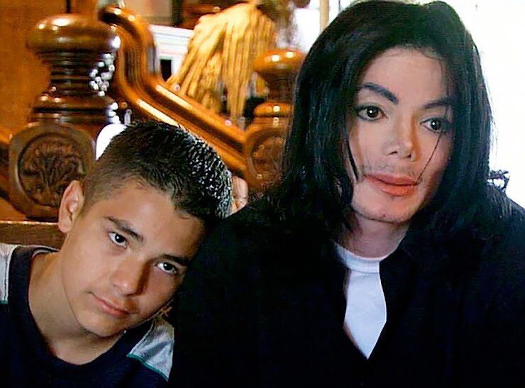 Майкл Джексон і Гевін Арвізо (джерело – thehollywoodgossip.com)