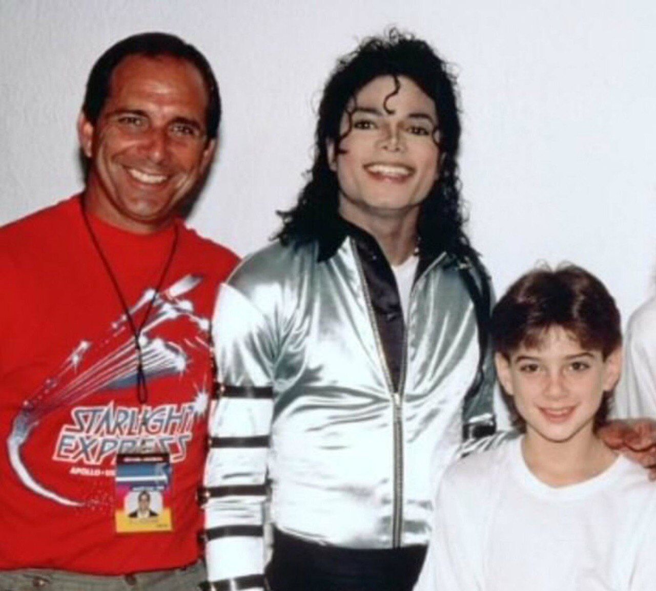 Майкл Джексон и Джеймс Сейфчак с отцом (источник – esquire.ru)