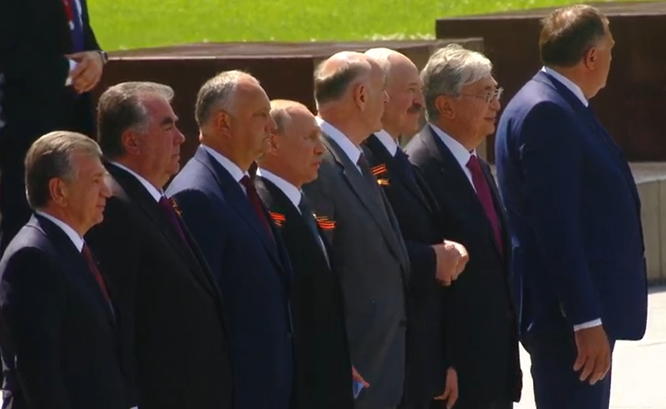 Делегация Кыргызстана привезла на парад в Москву коронавирус: кто из лидеров оказался под угрозой