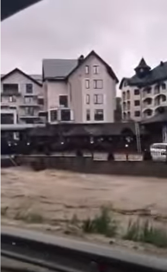Курорт "Буковель" пострадал из-за наводнения