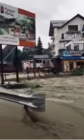 Курорт "Буковель" пострадал из-за наводнения