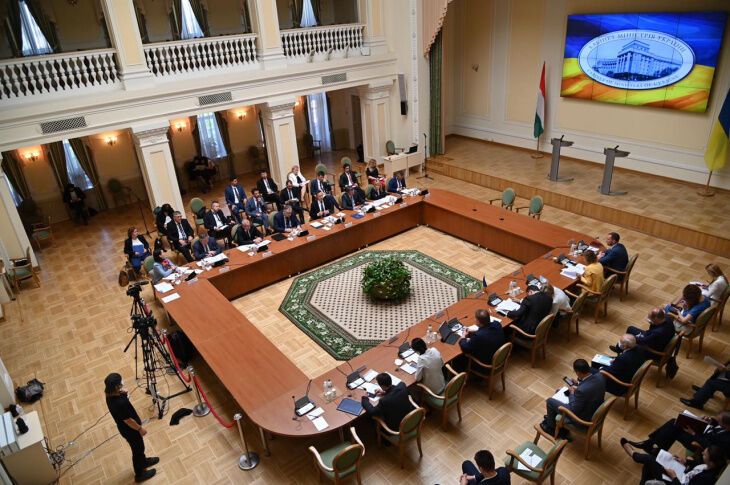 Кулеба и Сийярто провели переговоры в Киеве. Фото - пресс-служба МИД Украины