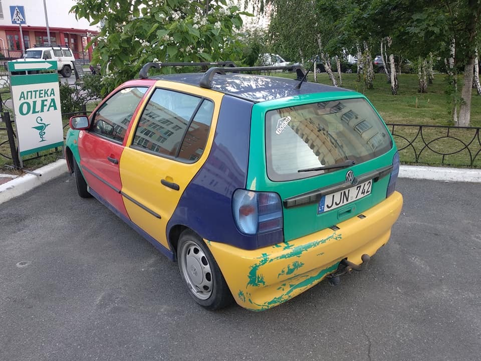 VW Polo III Harlekin на литовських номерах, помічений в Україні.