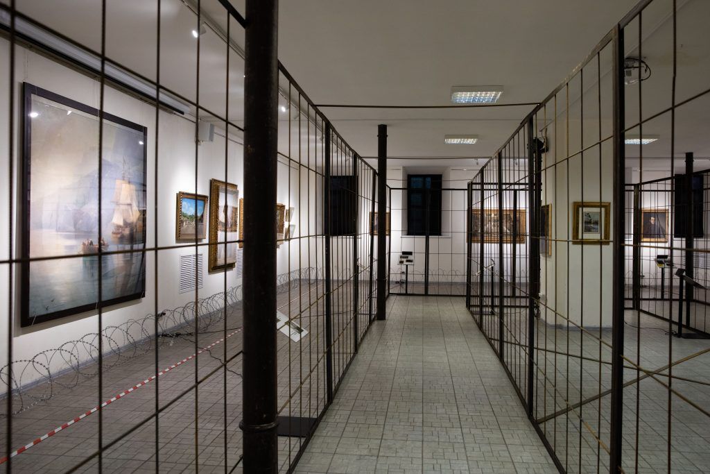У музеї Гончара відкрилася унікальна виставка картин із родинної колекції Порошенків. Фото