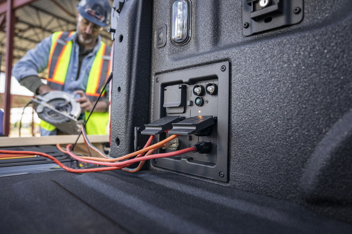 Блок для подключения внешних устройств Pro Power Onboard. Фото: