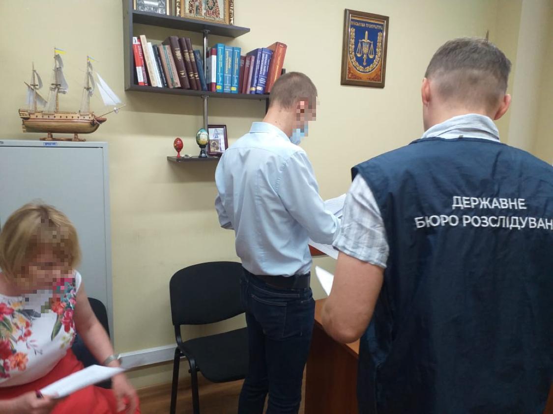 У Києві колишній слідчий "загубив" вилучені 1,2 млн грн, йому оголошено підозру.
