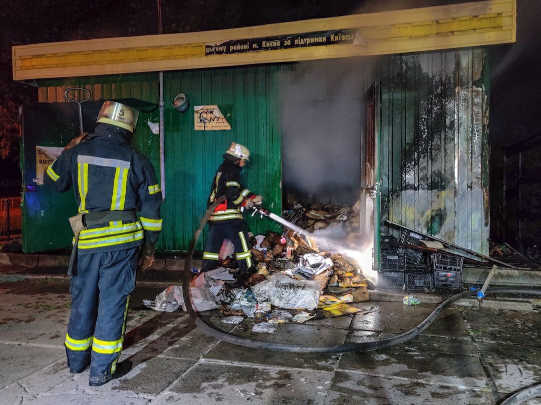 В Киеве во время пожара в МАФе с овощами погибла женщина