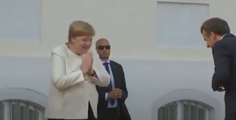 Меркель встречает Макрона в Германии