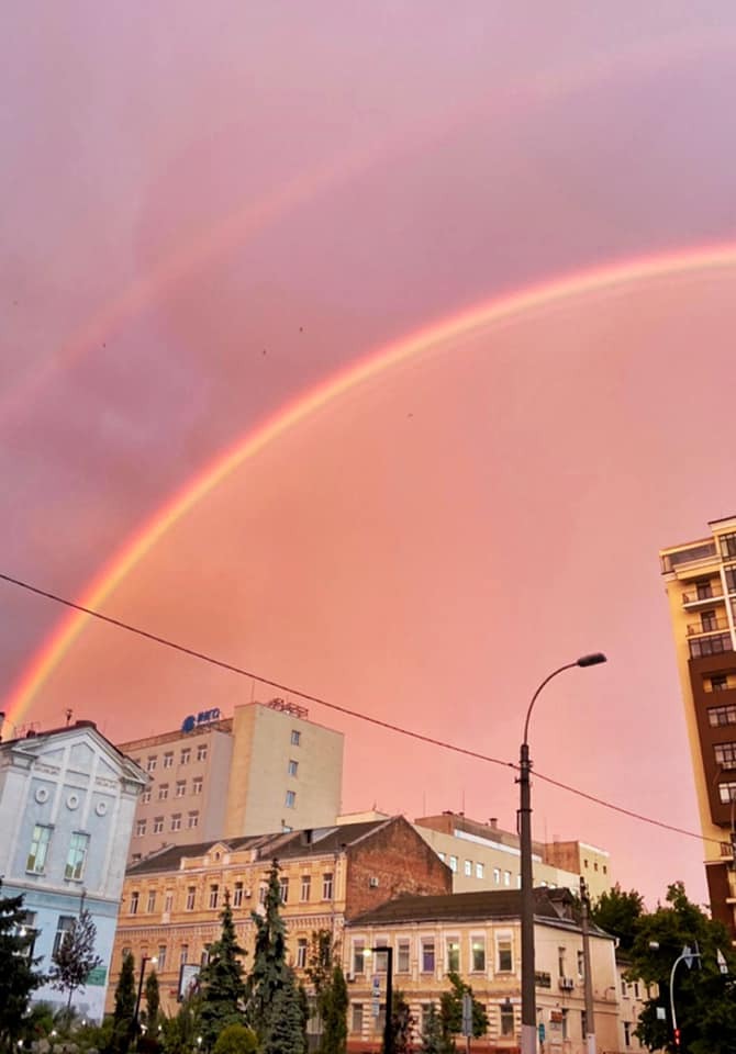 Киевлян восхитила тройная радуга