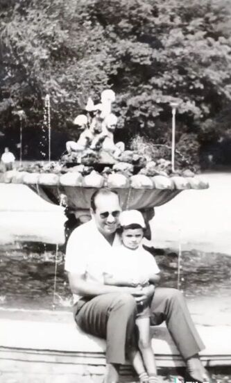 Кіркоров повторив зворушливе фото з батьком через 50 років
