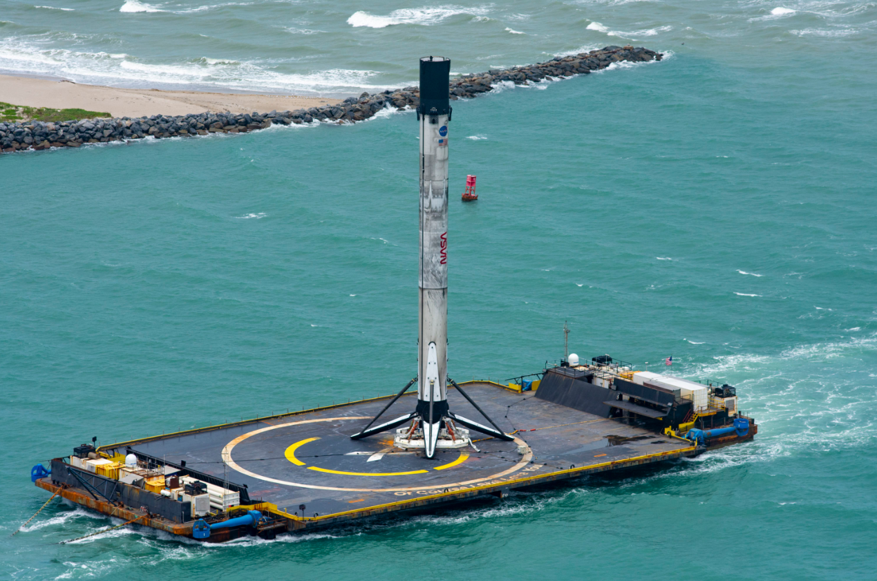 Falcon 9 успешно вернулась на космодром на мысе Канаверал