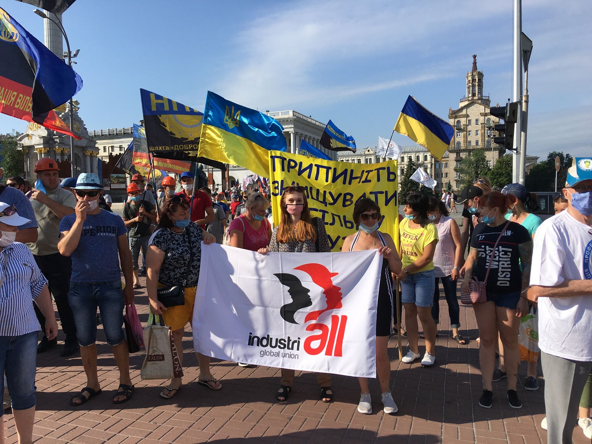Под Радой устроили протест из-за новых законов о труде и высказываний Третьяковой. Фото